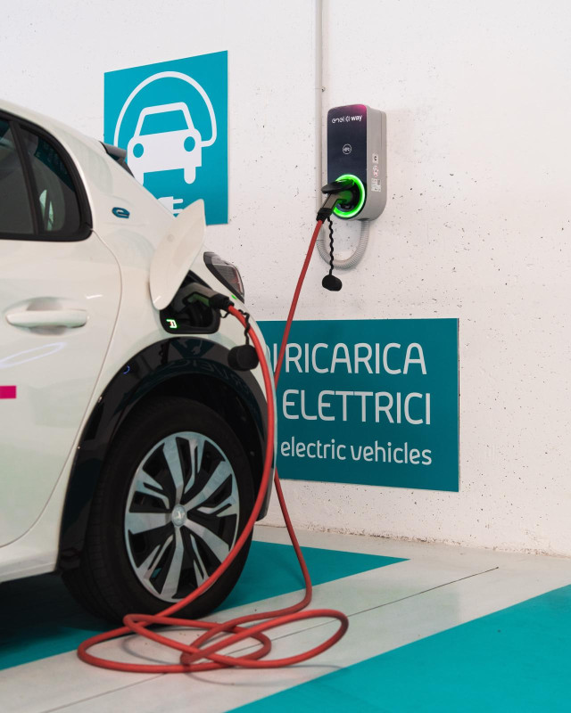 Saba reafirma su apuesta por el vehículo eléctrico con el despliegue de ...